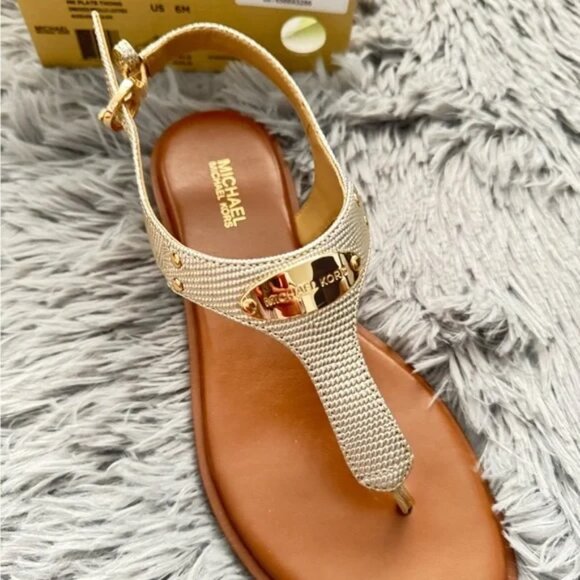 🆕 Michael Kors Plate Thong Sandal, Gold, Size 9 - Picture 2 of 3